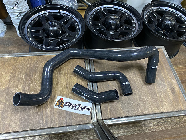 картинка Патрубки радиатора StreetTuning для VW Golf 1.4TSi MK6 2009-2014 магазин  StreetTuning 