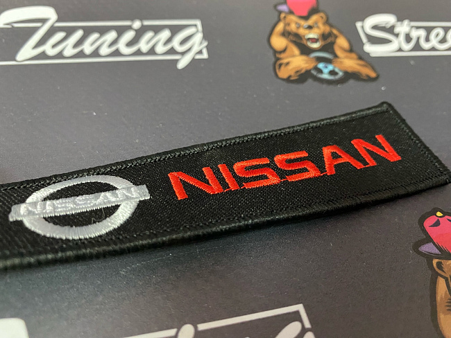 картинка Брелок для ключей Nissan "тканевый", черный магазин  StreetTuning 