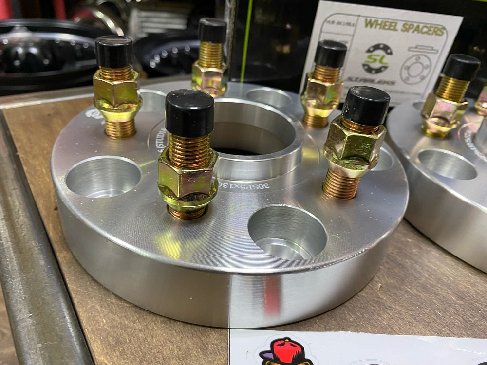 картинка Проставка переходная 30 мм 5x130-5x112, ЦО 84.1-66.6 шпилька 14x1.5 от магазина  StreetTuning