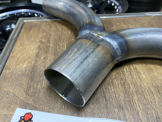 картинка T-пайп, GTS рогатка сервисная, D-63 ММ -два выхода D-51 ММ магазин  StreetTuning 