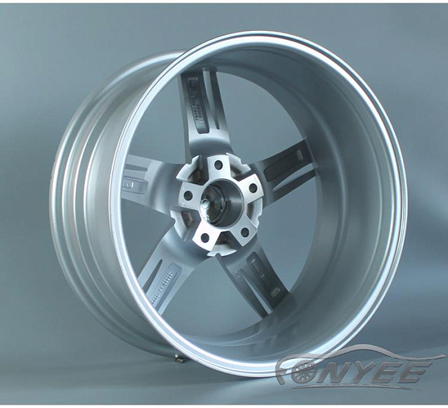 картинка Новые диски Ezhart R18 5x120 ET30 J9 серебро магазин  StreetTuning 