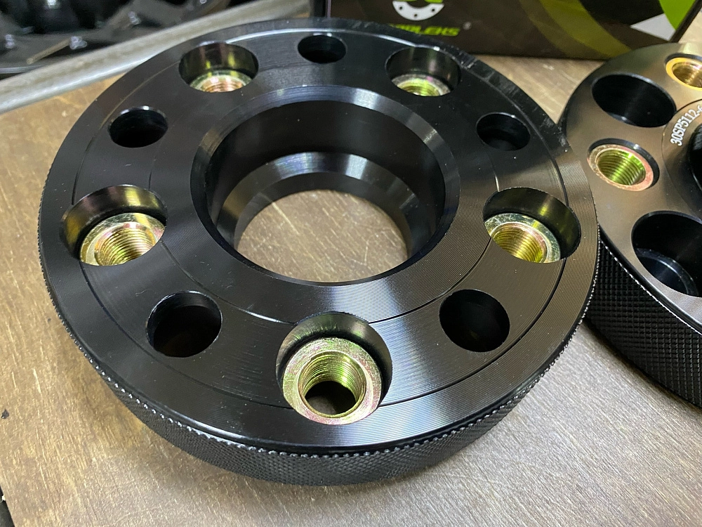 картинка Проставка Starleks 30 мм 5x112, FUT15x1.25 цо 66,6 Black от магазина  StreetTuning