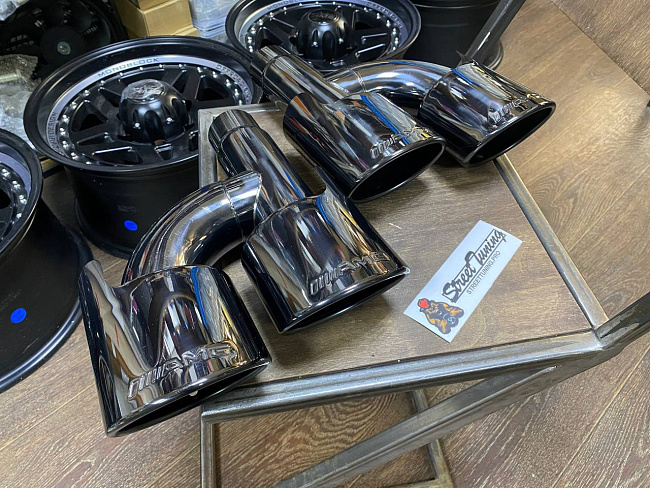 картинка Насадки на глушитель AMG для Mercedes , универсальные, Hyper Black магазин  StreetTuning 