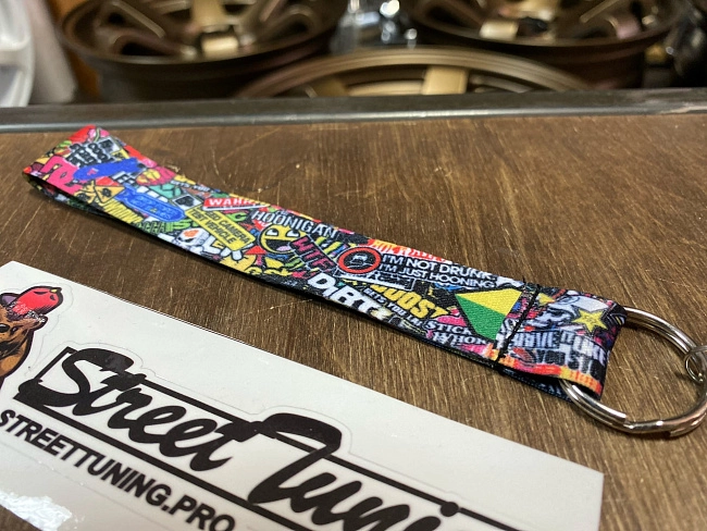картинка Брелок для Ключей Stickerbom - тканевый магазин  StreetTuning 