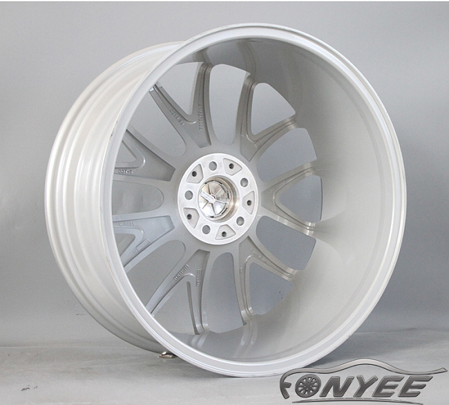 картинка Новые диски Styluz M537 R20 5х112 ET35 J8,5 серебро магазин  StreetTuning 