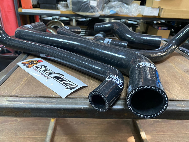 картинка Патрубки системы охлаждения и радиатора Toyota Levin 101 / 111 4a-7aFE, черные магазин  StreetTuning 