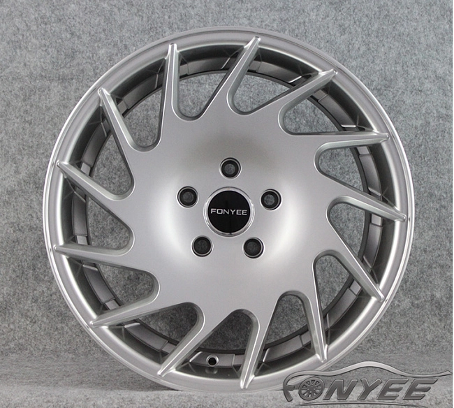 картинка Новые диски Vossen VLE1-L Replica R18 5X112 ET40 J8,5 серебро магазин  StreetTuning 