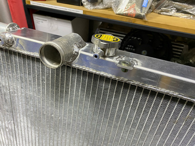 картинка Радиатор алюминиевый Toyota Mark JZX100 50мм AT магазин  StreetTuning 