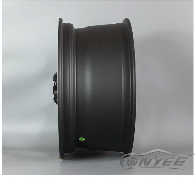 картинка Новые диски IWheel design R18 5X139,7 ET20 J8,5 черный мат + серебро магазин  StreetTuning 