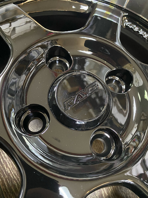 картинка Новые диски Rays TE37 R15 J8 ET15 4x100, черные магазин  StreetTuning 