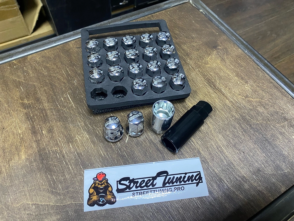 картинка Колесные гайки Rays style М12х1.5 высота-30 мм хром с секретками от магазина  StreetTuning