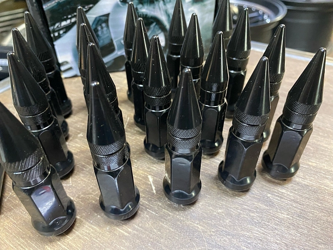 картинка Комплект гаек пики (пули) Starleks, 12х1.5 , цвет черный, 20 шт. магазин  StreetTuning 