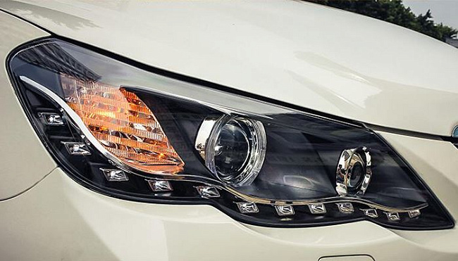 картинка Передние фары для Toyota Mark X Angel Eyes 2010-2013 магазин  StreetTuning 