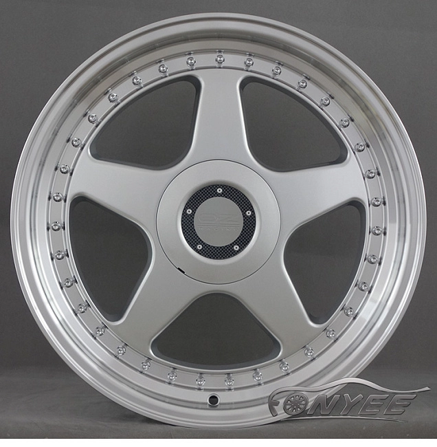 картинка Новые диски OZ Racing Futura R18 5x112-5x120 ET35 J8 серебро магазин  StreetTuning 