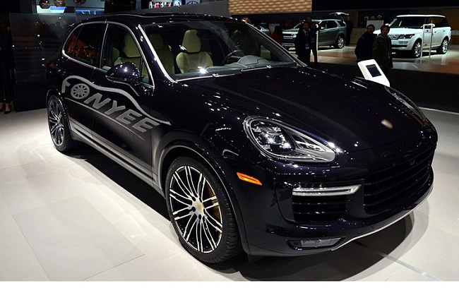 картинка Новые диски Porsche Macan wheels R22 5x130 ET45 J9,5 черный глянец + серебро магазин  StreetTuning 