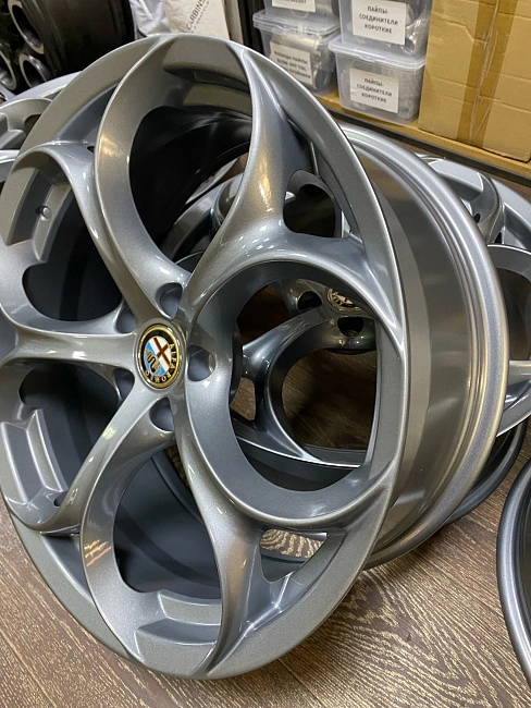 картинка Новые диски Alfa Romeo Giulia Quadrifoglio R19 J8 ET33 5X110 магазин  StreetTuning 