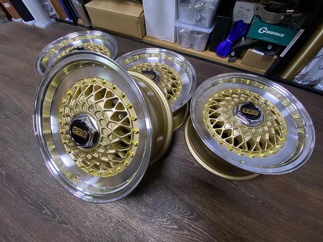 картинка Новые диски BBS RS R14 J6,5 ET25 4x100/4x114.3 , золото + полировка магазин  StreetTuning 