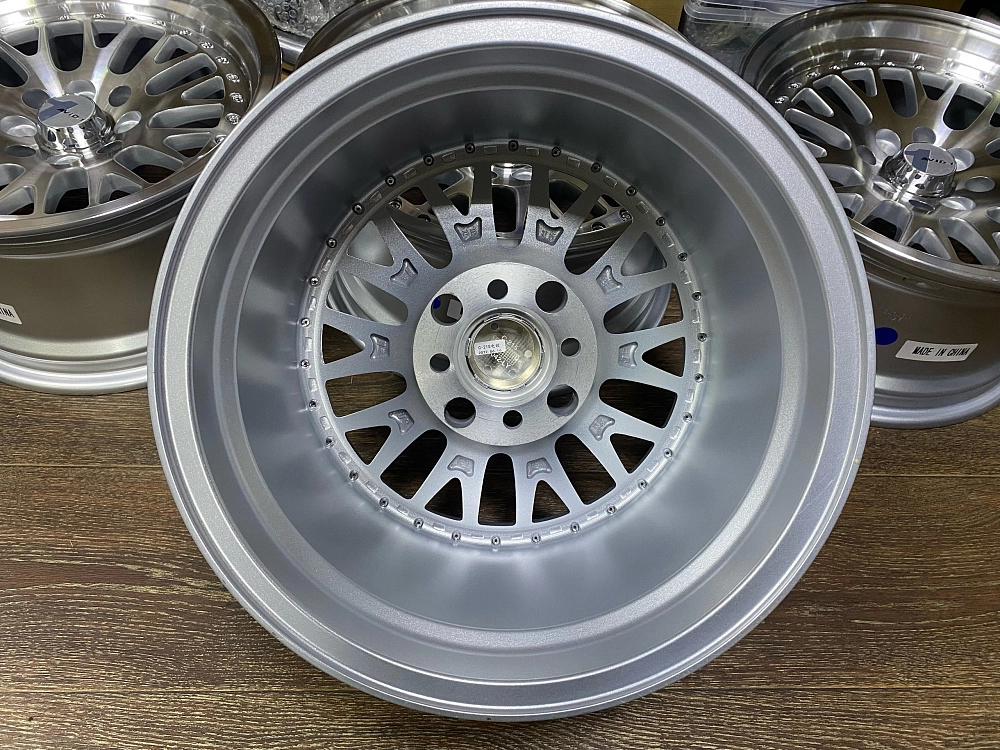 картинка Новые диски ESM 007 R15 J8 ET25 4X100, серебро от магазина  StreetTuning