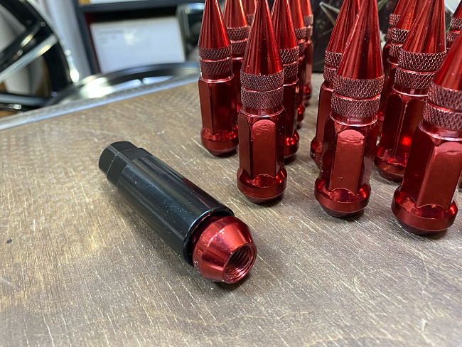 картинка Комплект гаек пики (пули) Starleks, 12х1.5 , цвет красный, 20 шт. магазин  StreetTuning 