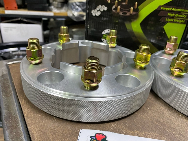 картинка Проставка Starleks 35 мм 5x150 цо 110.1 шпилечная M14x1,5 HUB магазин  StreetTuning 