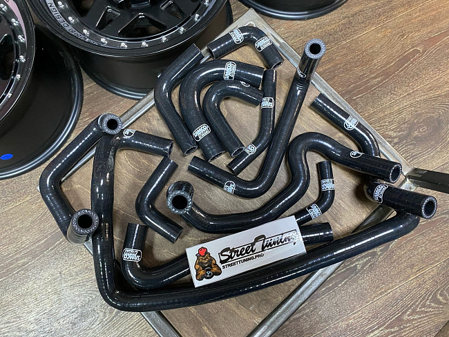 картинка Патрубки системы охлаждения Nissan GTR 33 / 34 RB26DET 14 шт, черные магазин  StreetTuning 