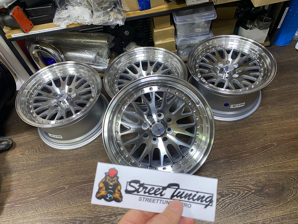 картинка Новые диски ESM 007 R15 J8 ET25 4X100, серебро от магазина  StreetTuning
