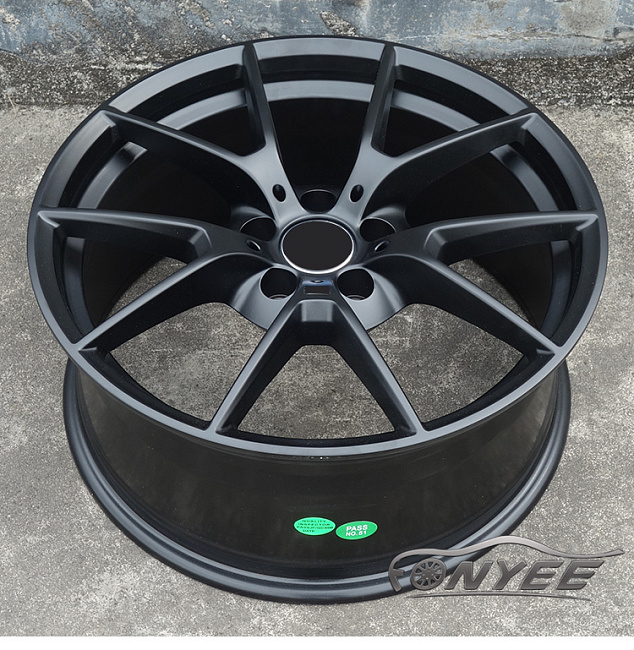 картинка Новые диски BMW M R19 5X120 ET37 J9,5 черный мат магазин  StreetTuning 