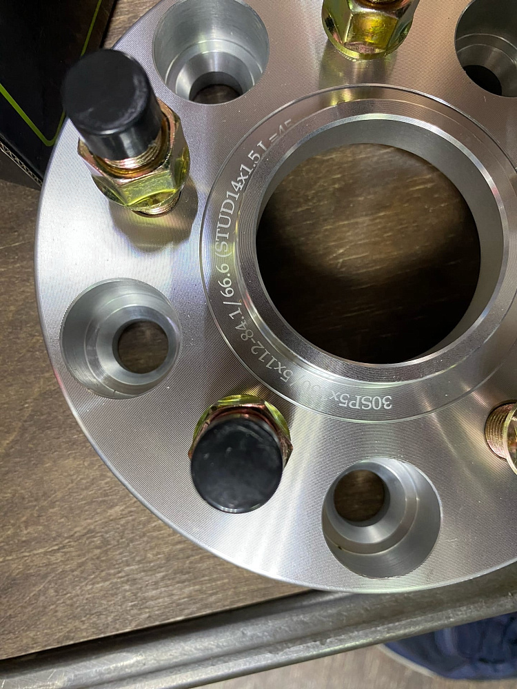 картинка Проставка переходная 30 мм 5x130-5x112, ЦО 84.1-66.6 шпилька 14x1.5 от магазина  StreetTuning