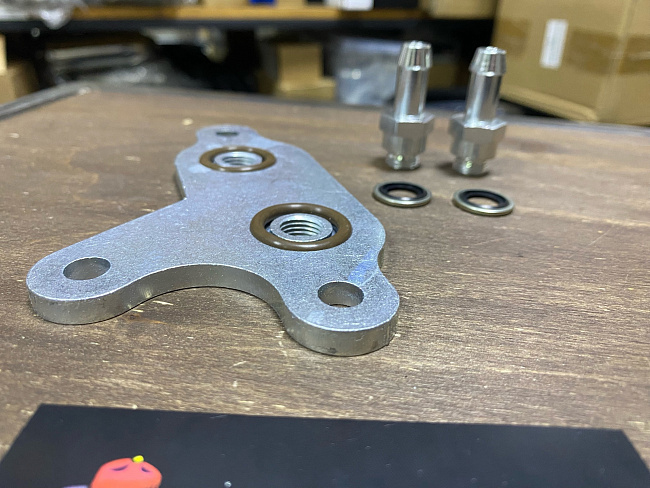 картинка Адаптер-переходник для подключения внешнего радиатора АКПП Mazda магазин  StreetTuning 