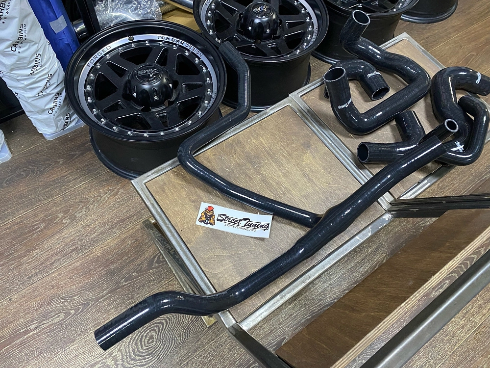 картинка Патрубки системы охлаждения StreetTuning BMW E30 88-93 M20 325 325i от магазина  StreetTuning