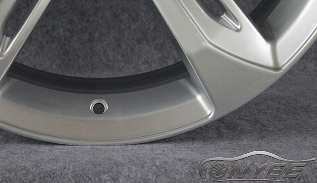 картинка Новые диски Audi RS 7 R20 5x112 ET32 J8,5 серебро магазин  StreetTuning 