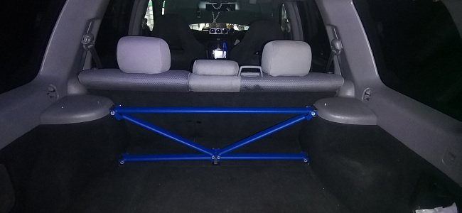 картинка Х образная распорка за задние сиденье для Subaru Forester SG магазин  StreetTuning 