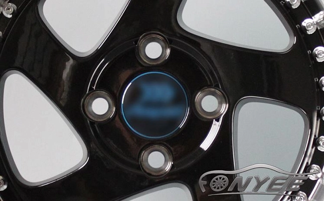 картинка Новые диски Rotiform TMB Flat R15 4х100 ET17 J8,5 черный глянец + серебристые болтики магазин  StreetTuning 