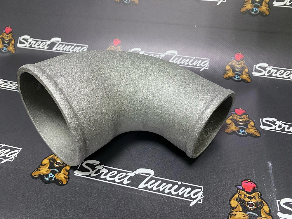 картинка Отвод алюминиевый приварной 90 гр 89 - 102 мм от магазина  StreetTuning