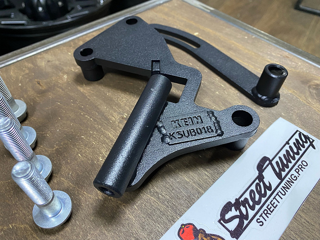 картинка Кронштейн для переноса генератора на двигателях Subaru EJ-серии, разворот впускного коллектора магазин  StreetTuning 