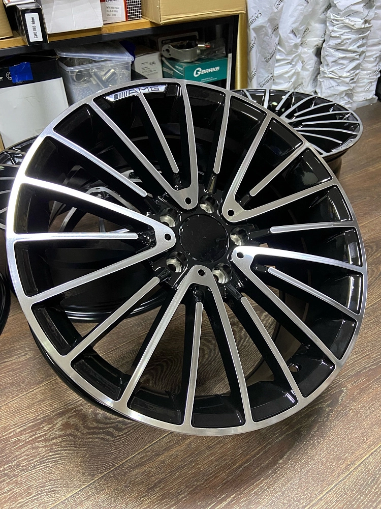 картинка Новые диски SL148 для Mercedes R18 J8 ET45 5X112 черные + серебро от магазина  StreetTuning