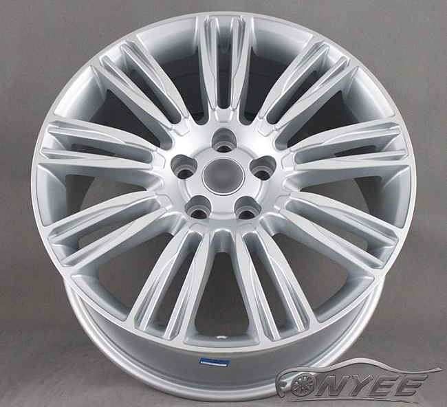 картинка Новые диски RANGE ROVER VELAR R20 5x120 ET45 J9,5 серебро магазин  StreetTuning 