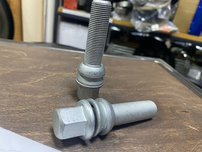 картинка Колесный болт Starleks M15x1.25 высота 45 мм, вращающаяся сфера,кл. 17 магазин  StreetTuning 