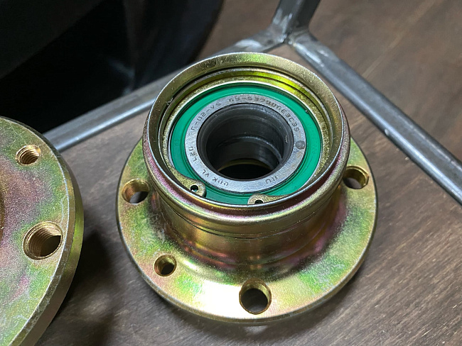 картинка Ступица 08 (2шт) с роликовым подшипником + втулки (2шт) для ВАЗ 2101 магазин  StreetTuning 