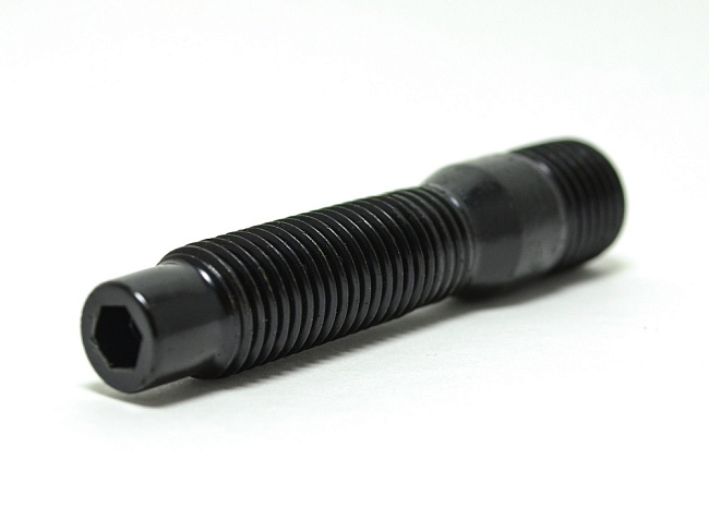 картинка Шпилька резьбовая c 14х1.25 на 14х1.5 магазин  StreetTuning 