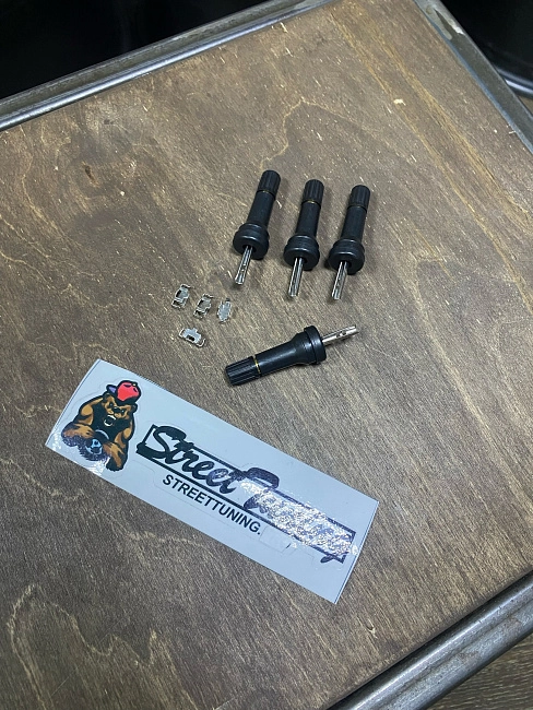 картинка Ниппели (вентили) под датчик, разборные TPMS-29, черные, 4 шт магазин  StreetTuning 