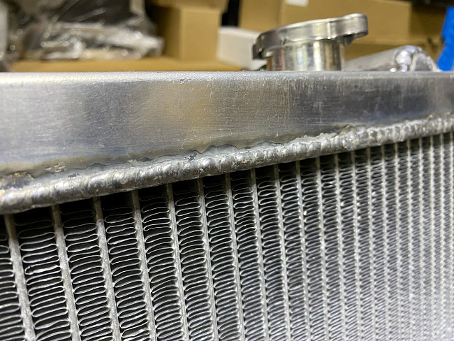 картинка Радиатор алюминиевый Toyota Mark JZX100 50мм AT магазин  StreetTuning 