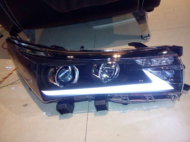 картинка Передние фары для Toyota Corolla 160 2014-2016 г магазин  StreetTuning 