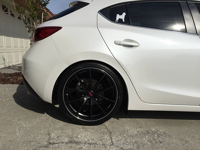 картинка Новые диски Rays G25 R19 5X108 ET45 J8,5 черные глянцевые + серебристая окантовка магазин  StreetTuning 