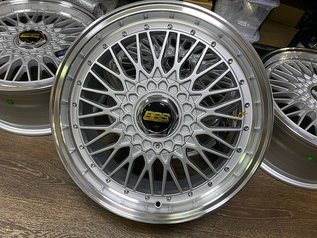 картинка Новые диски BBS RS R17 J7,5 ET35 5x120 серебро магазин  StreetTuning 