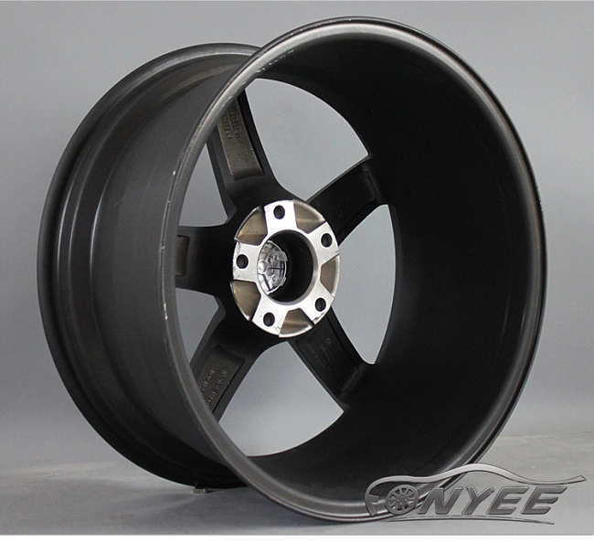 картинка Новые диски Vossen CV3 Replica R18 5X120 ET20 J9,5 черный мат + серебро магазин  StreetTuning 