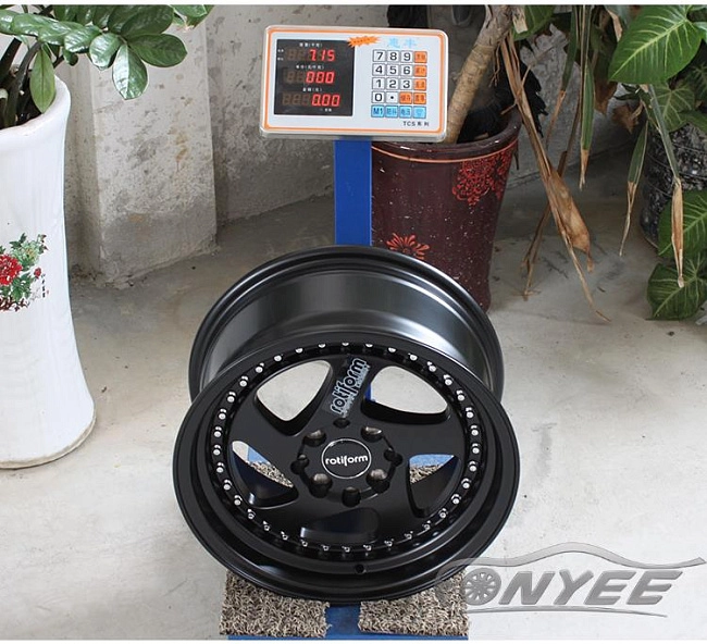 картинка Новые диски Rotiform TMB Flat R15 4х100/114,3 ET30 J7 черный мат + серебристые болтики магазин  StreetTuning 