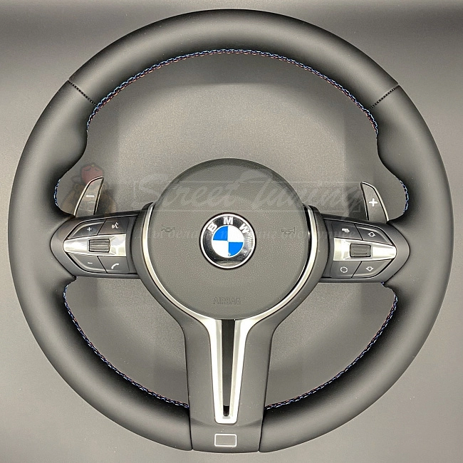 картинка Руль BMW E90 E92 E70 E71 с подушкой в стиле M3 F80, эко-кожа, без подогрева магазин  StreetTuning 