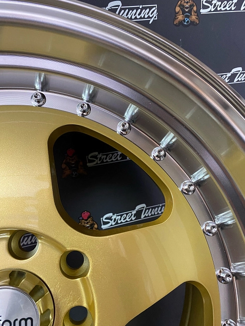 картинка Новые диски Rotiform R16 J8 ET25 4x100/114,3 золото магазин  StreetTuning 