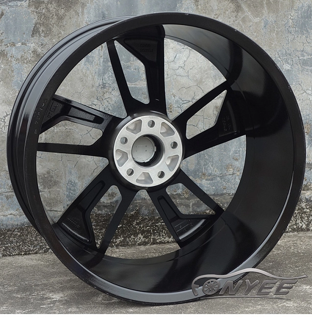 картинка Новые диски Audi style 139 R20 5x112 ET33 J9 черный + серебро магазин  StreetTuning 